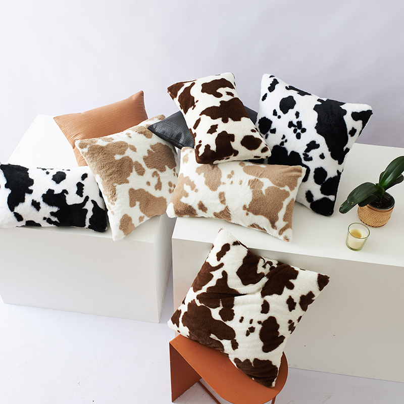 Throw Pillow - غطاء وسادة زخرفي ناعم، تصميم مربع،