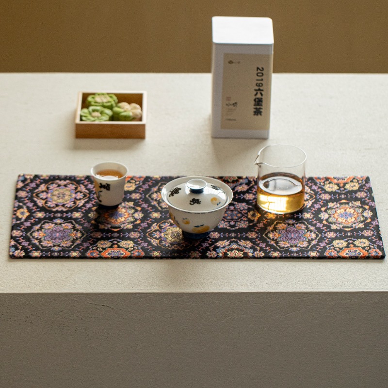 مفرش طاولة شاي بقطعة واحدة على - مراجعة Table Runner وسعره